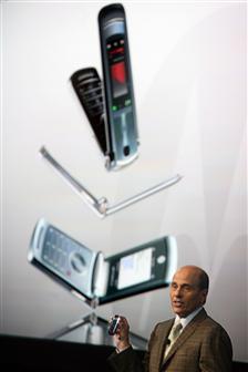 Motorola introduces the RAZR 2 series