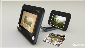 Mona Lisa picture frame with built-in camera