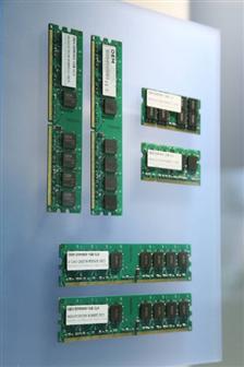 DRAM firms scaling up output