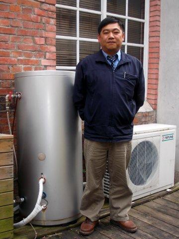 Chi-Hung Chen, Manager of the Air Conditioning Design Division, points out key trends for smart, energy-conserving commercial air conditioners