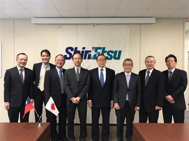 Signing ceremony. 4th from right, Mr. YOSHIAKI ONO, President of Shin-Etsu. 5th from right, Mr. KENNETH WONG, President of Mycropore