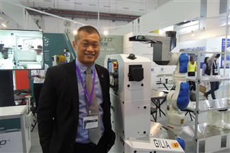 Sesto CEO Michael Leong and S200 with 7-axis Robot Arm IMR