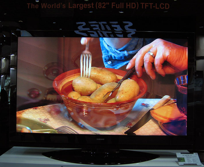 Samsung Electronics is showing a 82-inch LCD TV module at IMID-05 (Jul 19-23) in South Korea