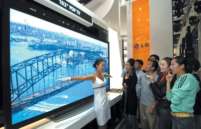 LG Electronics showcases 102-inch PDP TV at KES