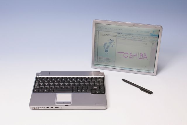 Toshiba introduces detachable display at CES 2006