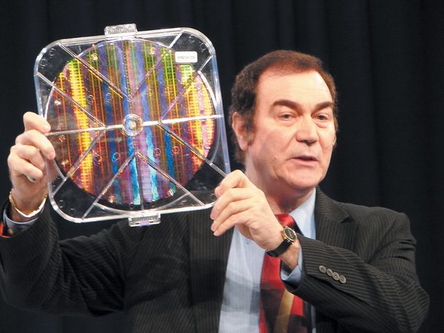 Intel shows 12-inch wafer produced using 45nm technology at IDF