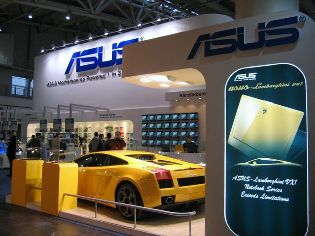 Asustek promotes Lamborghini VX1 notebook at CeBIT 2006