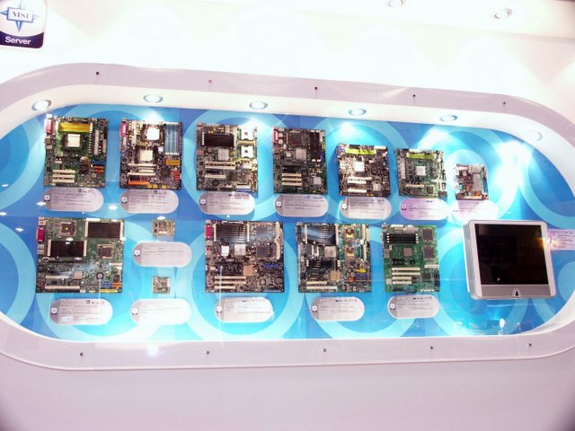 MSI displays motherboards at CeBIT 2006