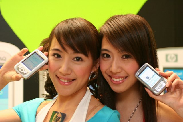 HP launches iPaq PDA phones in Taiwan