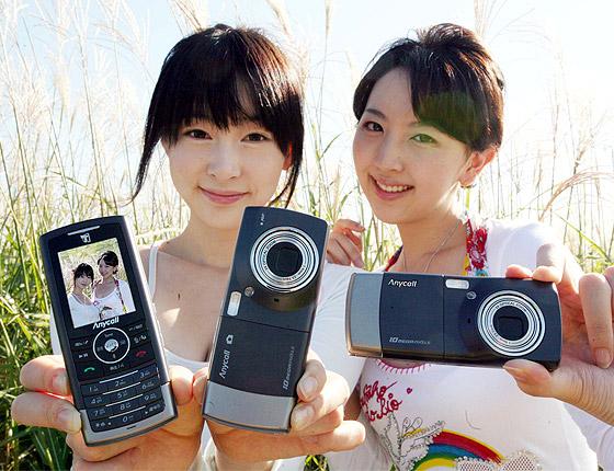 Samsung unveils 10-megapixel cameraphone