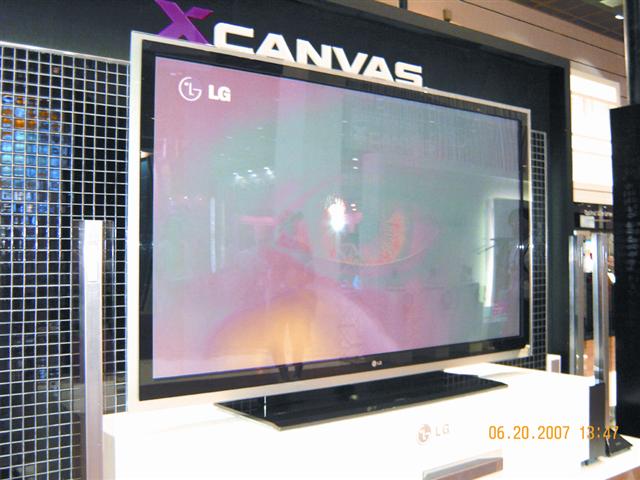 LGE shows 102-inch PDP TV at Korea IT show