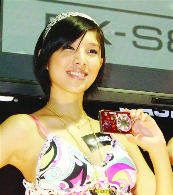Casio EX-S880 digital camera