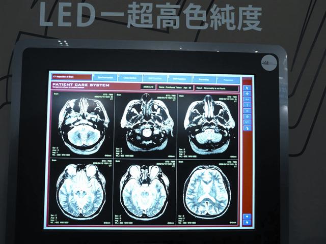 Finetech Japan 2008: Hitachi Displays 21.3-inch LED-backlit LCD panel for medical use