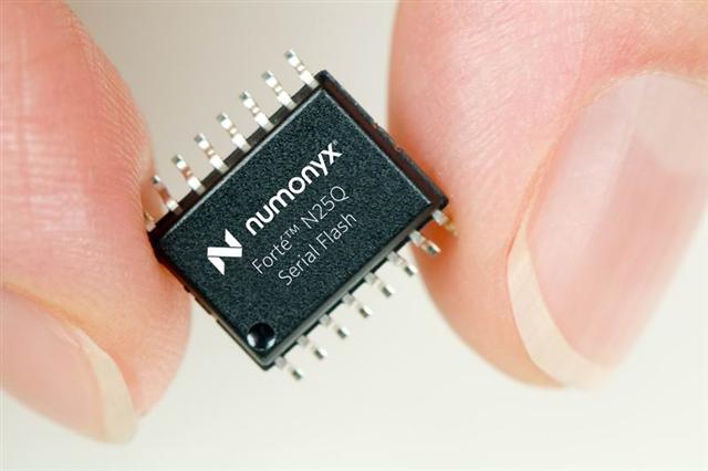 Numonyx 65nm serial flash for embedded applications