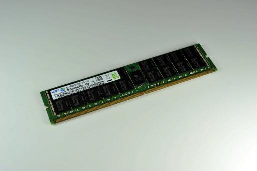 Samsung 16GB server module based on DDR4 memory technology