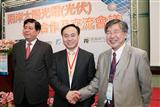 Tsuo and Shi at the PV industry convention