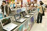 Consumers shop for notebook