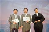 Asustek chairman, Jonney Shih (center), vice chairman Jonathan Tseng (left) and president Jerry She