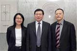 HTC chairperson Cher Wang and CEO Peter Chou (right) posts with Lou Qingjian (MIIT)