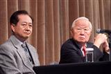 Morris Chang and Shang-yi Chiang, head of R&D at TSMC