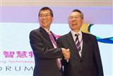 MediaTek CEO MK Tsai (left) and Acer chairman Stan Shih (right)