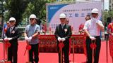 Lite-On Technology CEO Warren Chen (second from right)