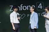 Korean actor Gong Yoo (left) Asustek chairman Jonney Shih (center) at the ZenFone 4 launch in Taipei