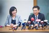 Largan Precision CEO Lin En-ping (right)