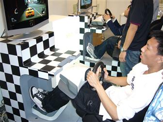 Go head to head on Project Gotham Racing with the Xbox 360 Wireless Racing Wheel