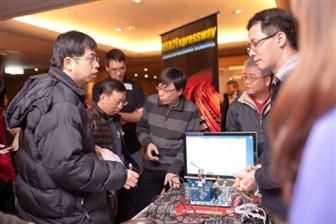 VIA Labs' explaining the advantages of its USB2Expressway technology to participants at the Digitimes Embedded Technology Forum in February