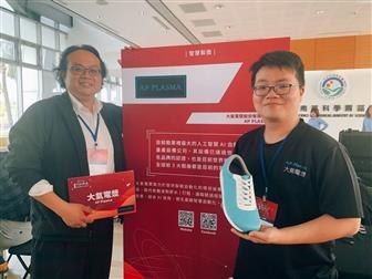 AP Plasma chairman and president Jango Chang (left)