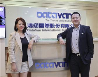DataVan International Corporation's Executive Director Mao-cheng Hsu (right) of the Technology Department and Vice GM Yi-ching Chen (left)