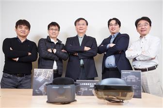 Coretronic Reality chairman Robert Hsuch (center) and president Nore Chen (second right)
