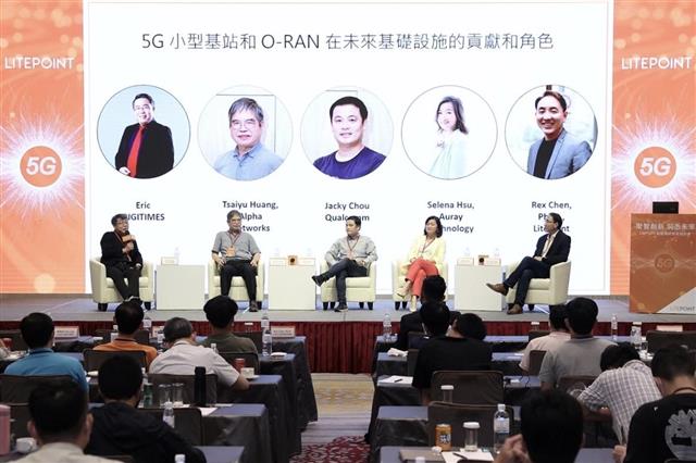Panel discussion (from left to right) Eric Huang, DIGITIMES; Tsaiyu Huang, Alpha Networks; Selena Hsu, Auray Technology; Rex Chen, Ph.D. , LitePoint