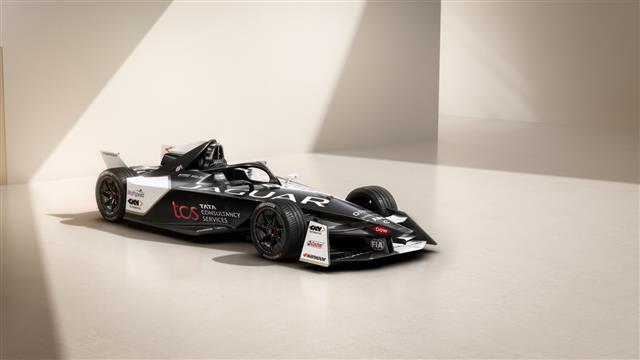 The new Jaguar I-TYPE 6 is the most advanced and efficient electric Jaguar race car ever