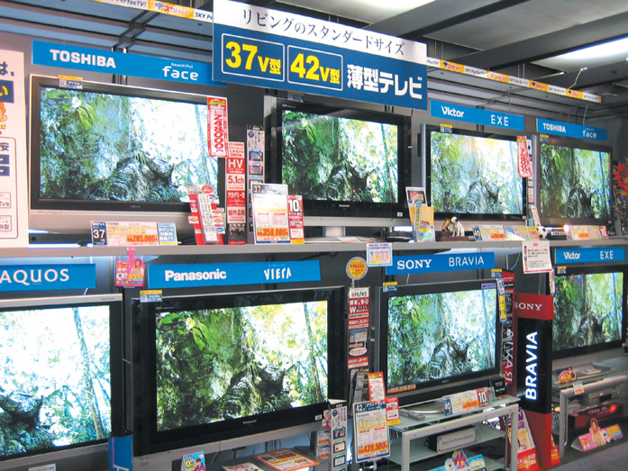 Display makers have their PDP and LCD models displayed at Japan home appliance chain stores
