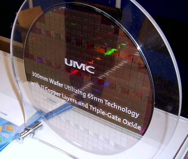 300mm wafer from UMC with 11 copper layers
