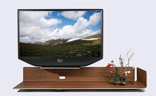 DLP exhibits slim DLP RPTV with 100,000:1 contrast ratio at CES