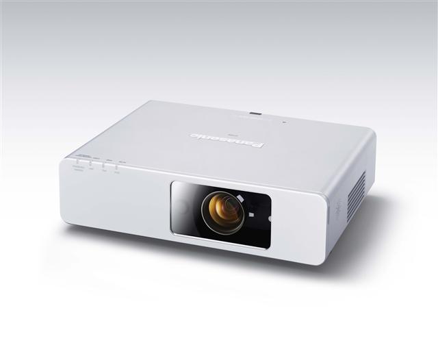 Panasonic debuts F200 projector