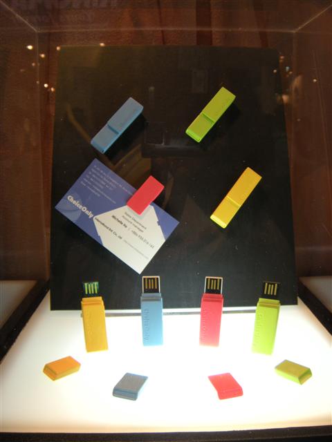 Computex 2009: ChoiceOnly paper-clip micro USB drives