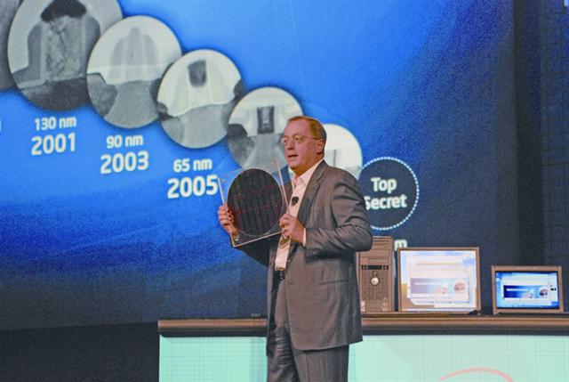 IDF San Francisco: Intel CEO displayed a silicon wafer built on 22nm process
