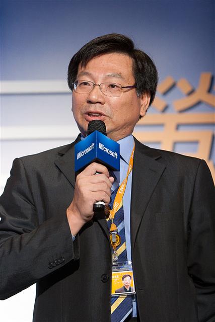 Colley Hwang, president of Digitimes, speaking at Microsoft's 20 years anniversary