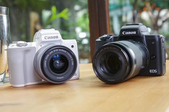 Canon EOS M50