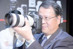 Canon DSLR model EOS IDs Mark III
