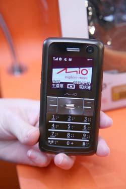Double-sided GPS handset Leap K1 from Mitac