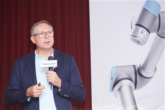 Universal robots president