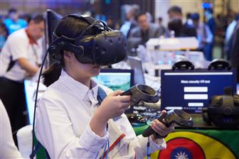 Worldwide+spending+on+AR%2FVR+is+forecast+to+be+US%2418%2E8+billion+in+2020