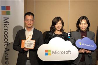 Microsoft Taiwan COO Hedy Ho (center)