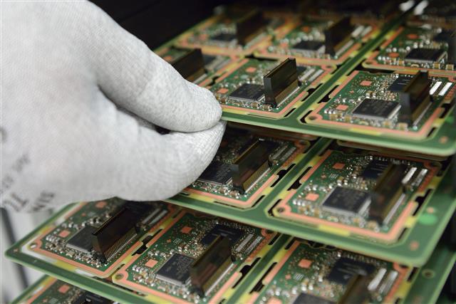 Intel, TSMC gearing up for heterogeneous 3D IC integration Intel, TSMC gearing up for heterogeneous 3D IC integration
