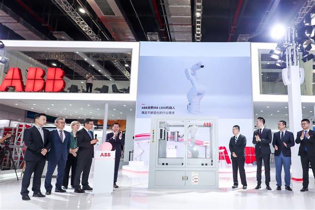 photo of ABB, Fanuc, Kuka exhibiting new robotic models at CIIF 2020 image